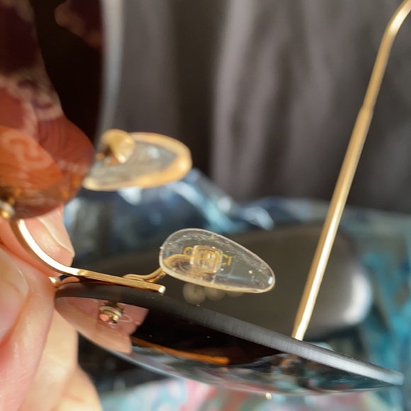 Gucci Hologram Aviator Sunglasses. - Picture 6 of 6